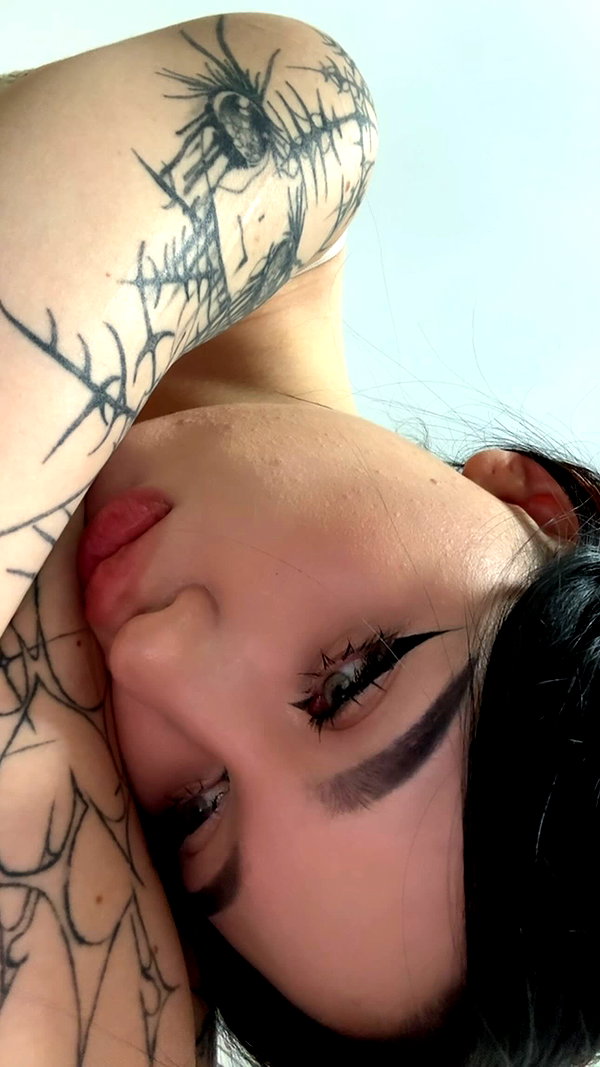 llofreaki instagram image archive image