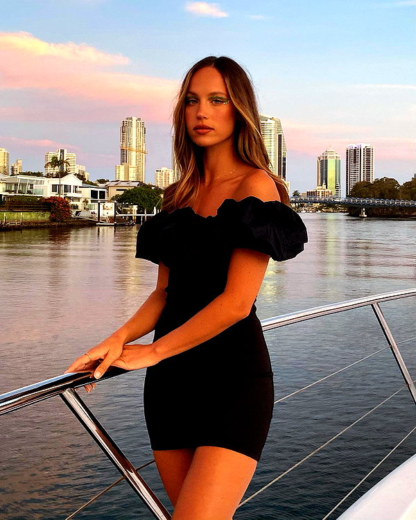 olivia.mathers instagram image archive image