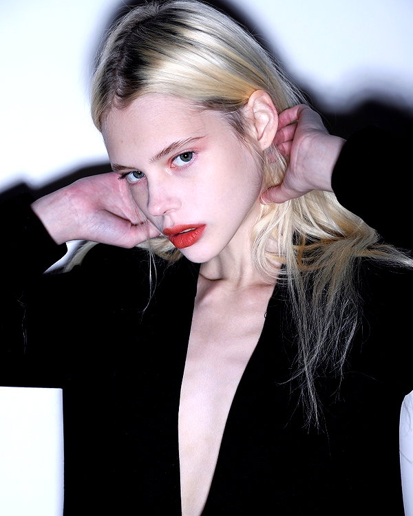 alisen.mari instagram image archive image