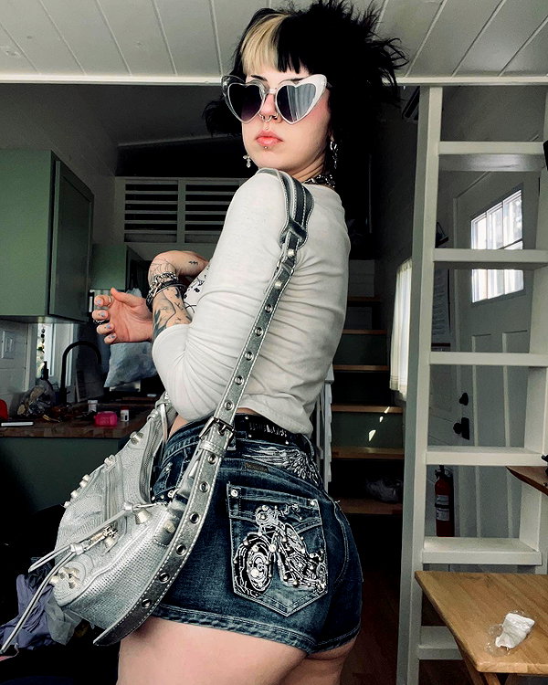 yeahimcaroline instagram image archive image