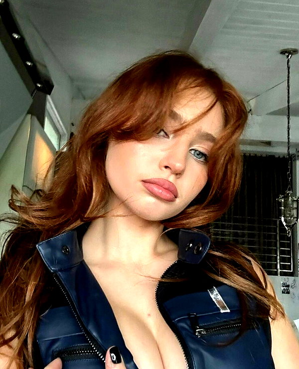 baddiesessence instagram image archive image