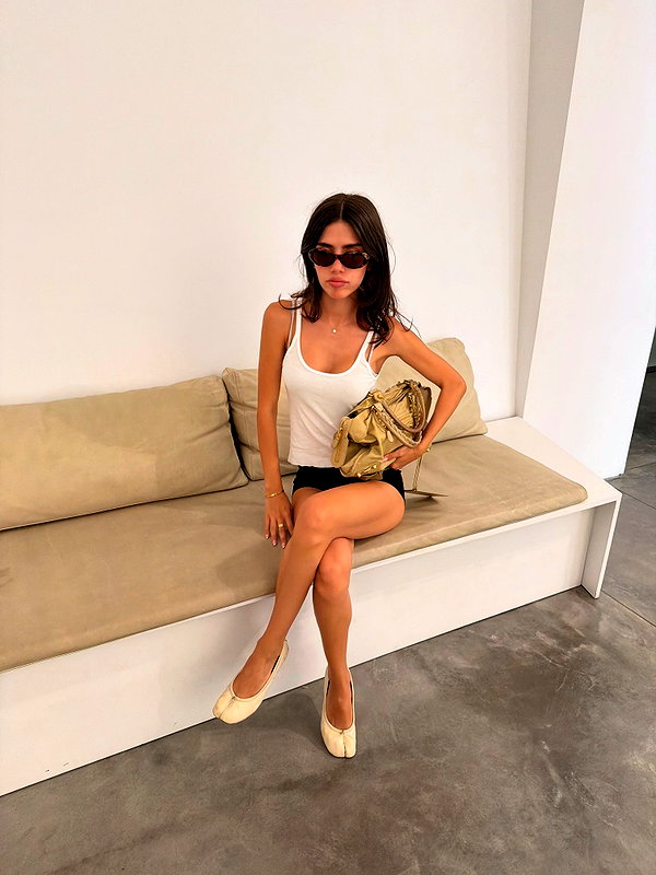 ainaratorneg instagram image archive image