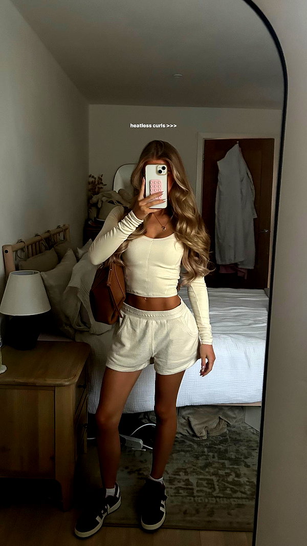 hollyjai archive image