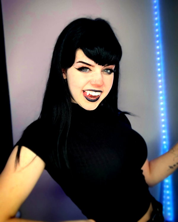 yeahimcaroline instagram image archive image