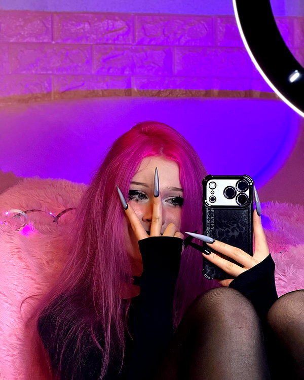 tiny.eviluv instagram image archive image