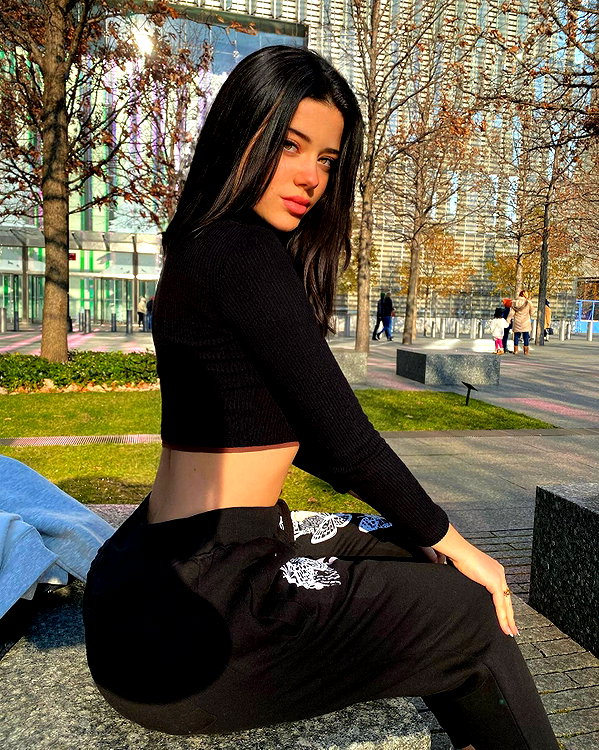 vanessa.rhd instagram image archive image