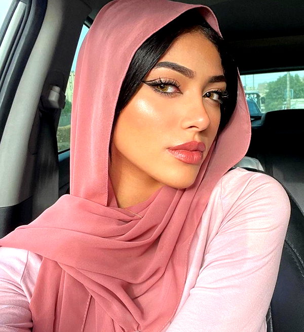 baddiesessence instagram image archive image