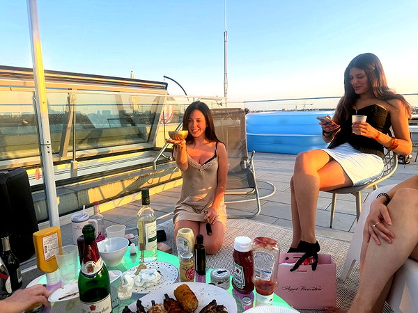 leni.bahr instagram image archive image