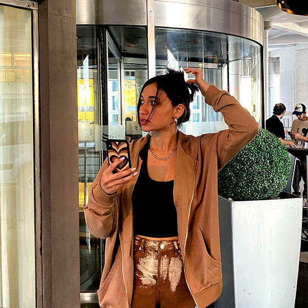romi_henenson instagram image archive image