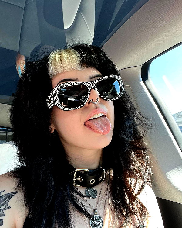 yeahimcaroline instagram image archive image
