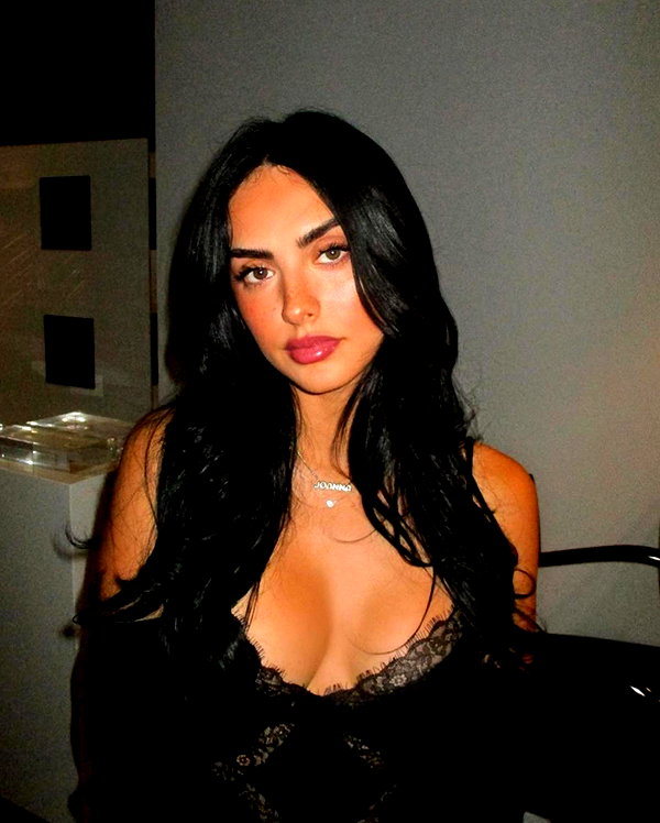 baddiesessence instagram image archive image