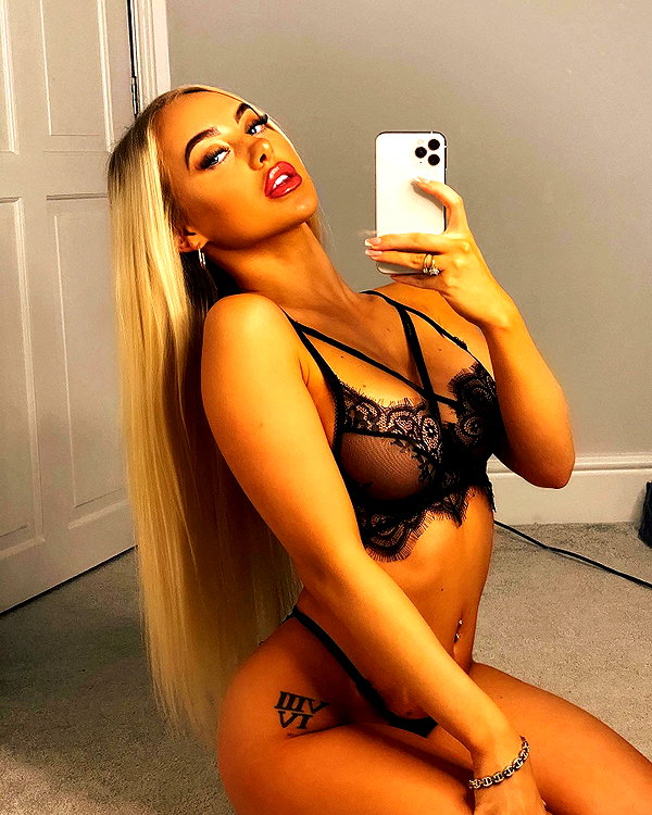 rhiannonbluee instagram image archive image