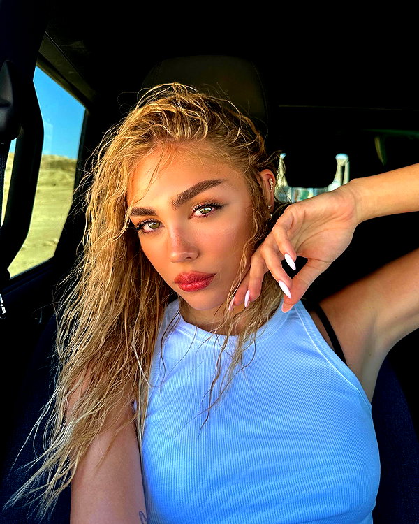 maya.keyy instagram image archive image