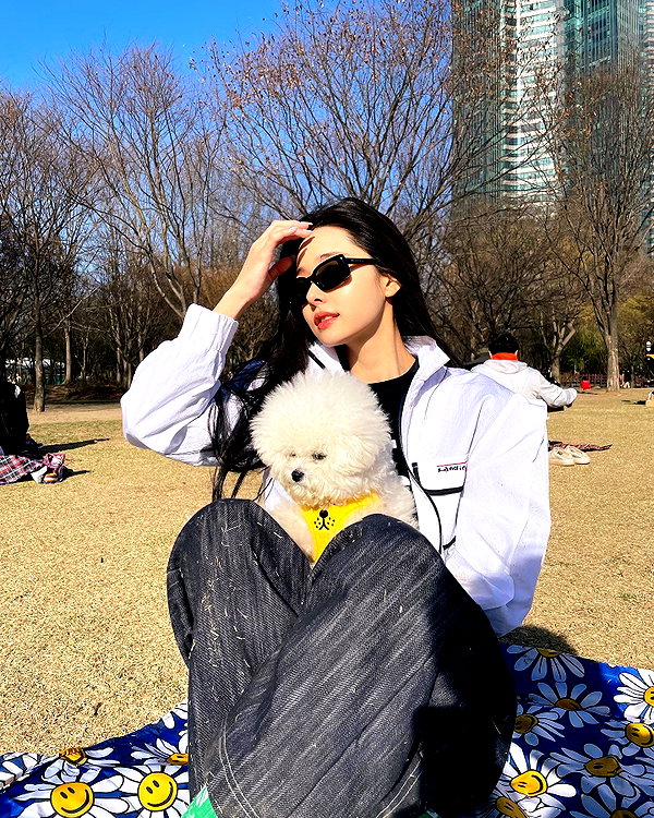 dear.zia instagram image archive image