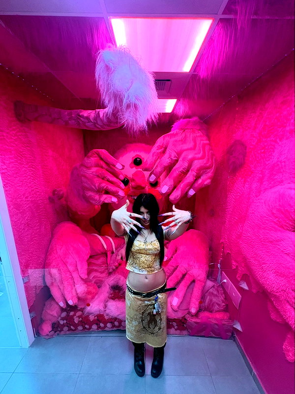 Archived image from @hellokittyangel666 on Instagram