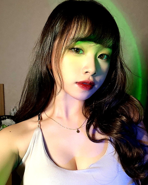 e.shao_417 instagram image archive image