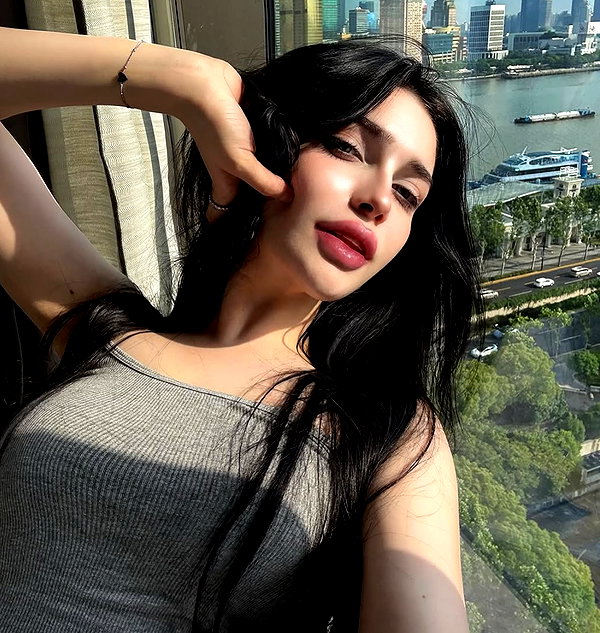 baddiesessence instagram image archive image