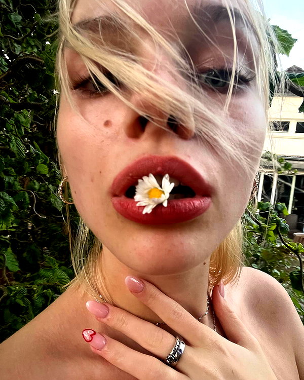 leni.bahr instagram image archive image