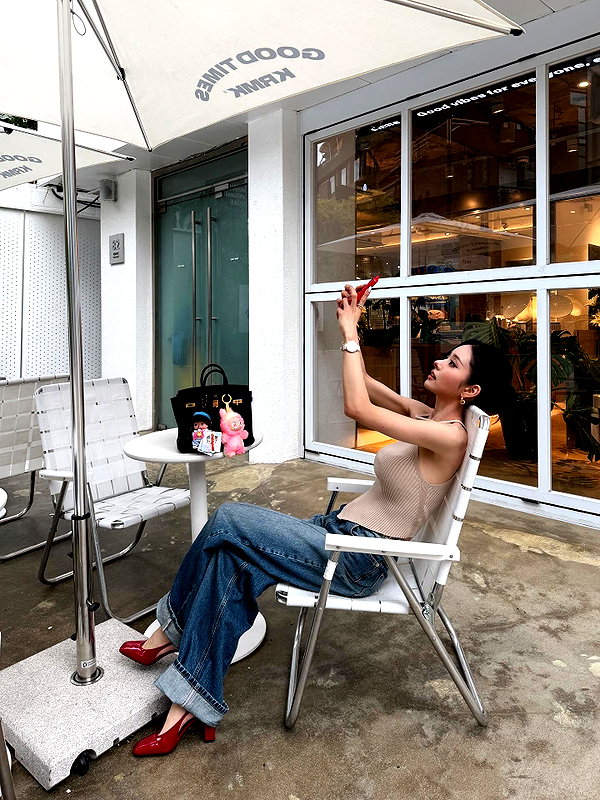 dear.zia instagram image archive image