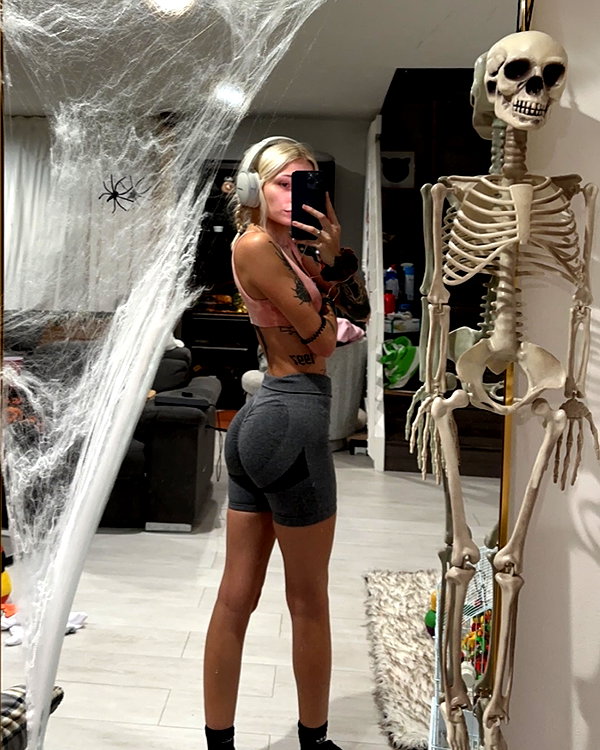 peachtoot.plz instagram image archive image