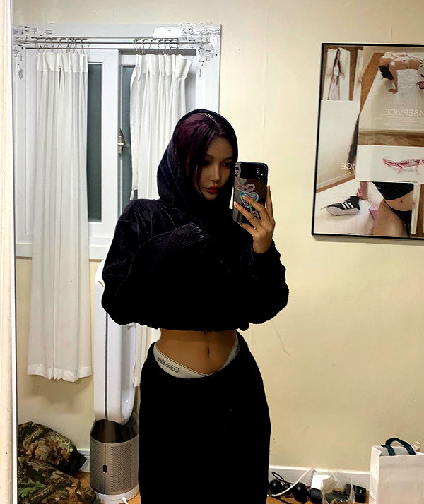 Archived image from @heroineseen on Instagram