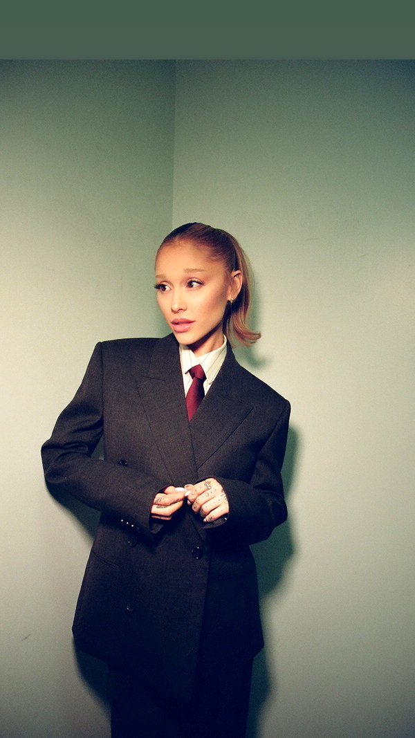 arianagrande instagram image archive image