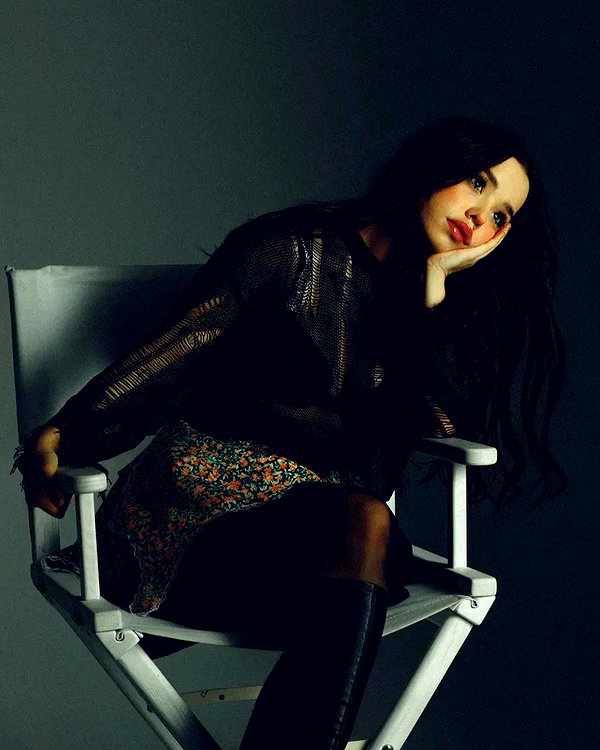 lyna_com2000 instagram image archive image