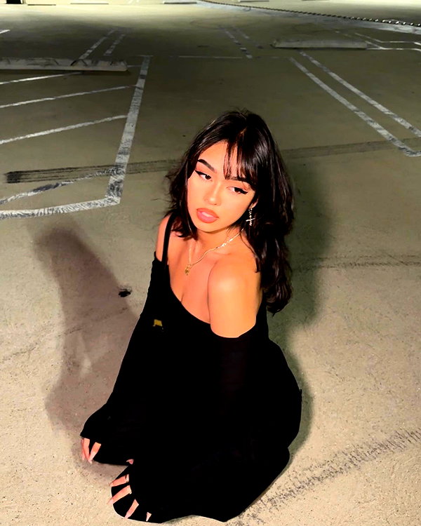 julia_ruelas instagram image archive image