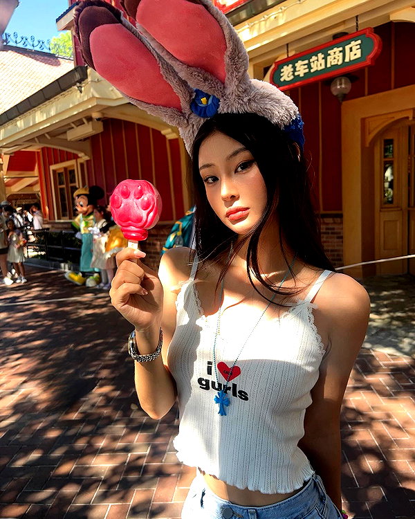 ll.lu1s instagram image archive image