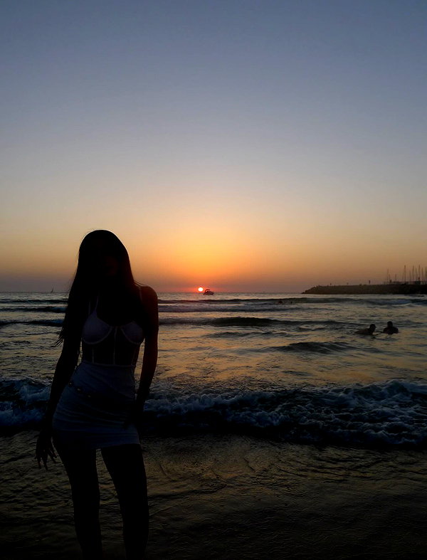 liya.barsky instagram image archive image