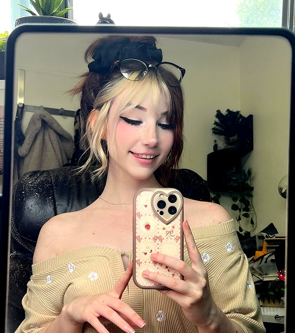 danielle.mercedie instagram image archive image