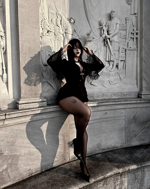 andasrose instagram image archive image
