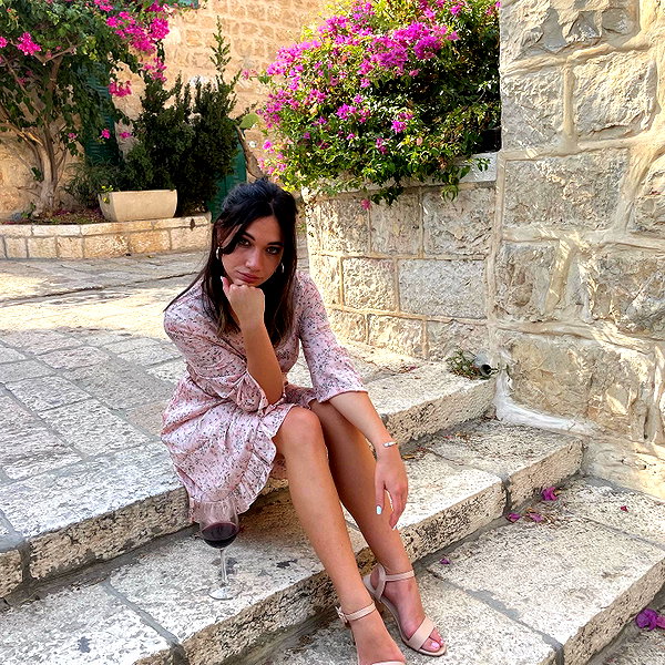romi_henenson instagram image archive image