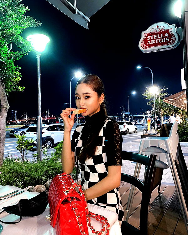 dear.zia instagram image archive image