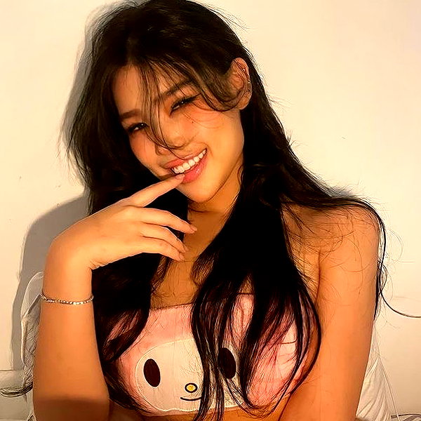 baddiesessence instagram image archive image