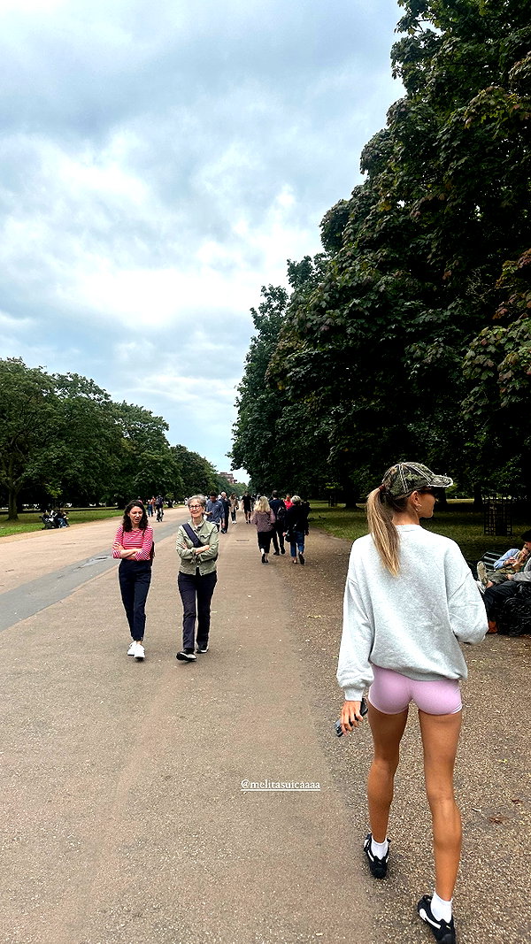 oliviaphillipps instagram image archive image