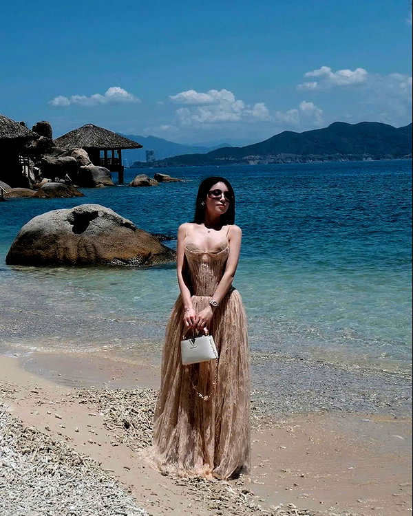 lyhythuedoxinh instagram image archive image