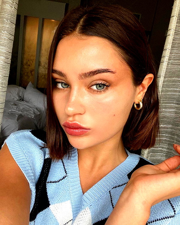 baddiesessence instagram image archive image