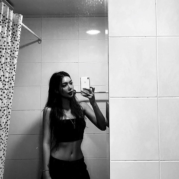 Archived image from @heroineseen on Instagram