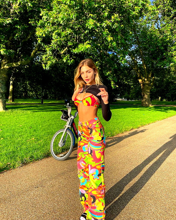 maya.keyy instagram image archive image