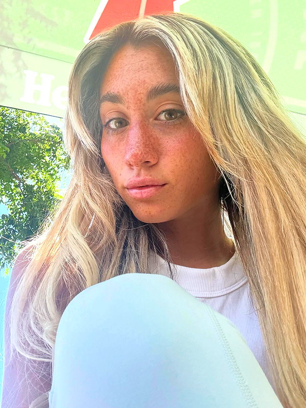 Archived image from @refaella_twina on Instagram