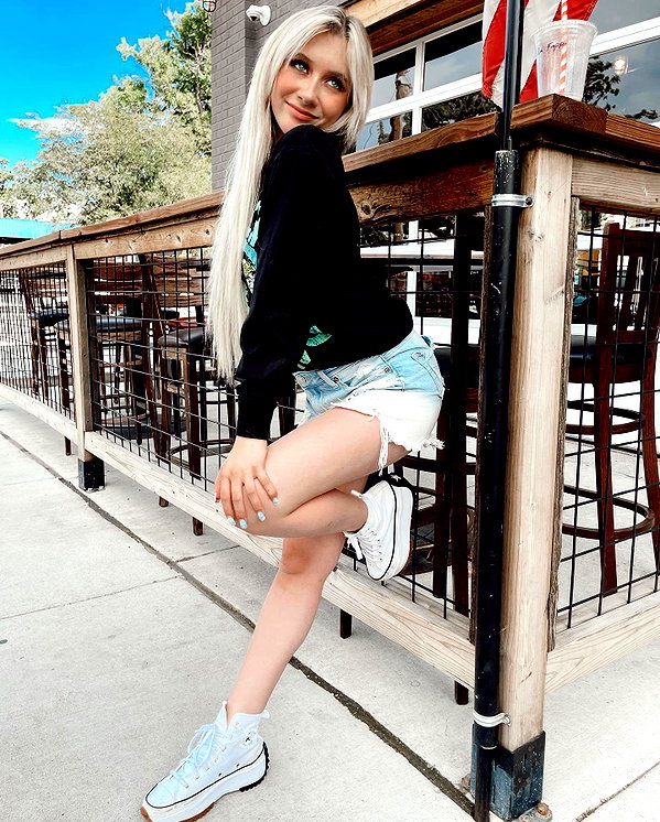 ellianawalmsley instagram image archive image