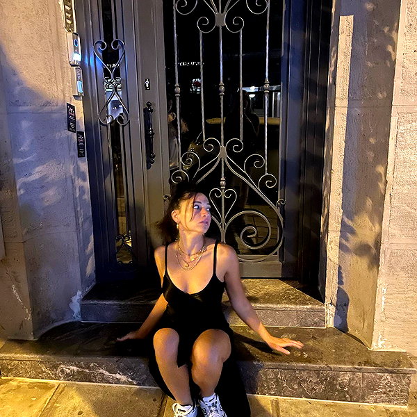 romi_henenson instagram image archive image