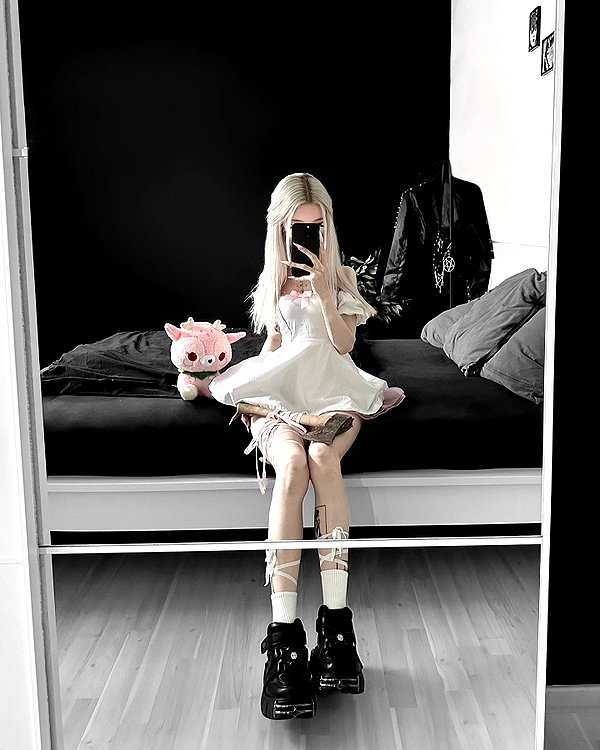 _lia.moon archive image