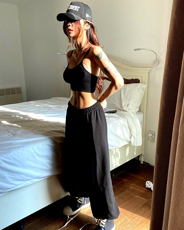 Archived image from @heroineseen on Instagram