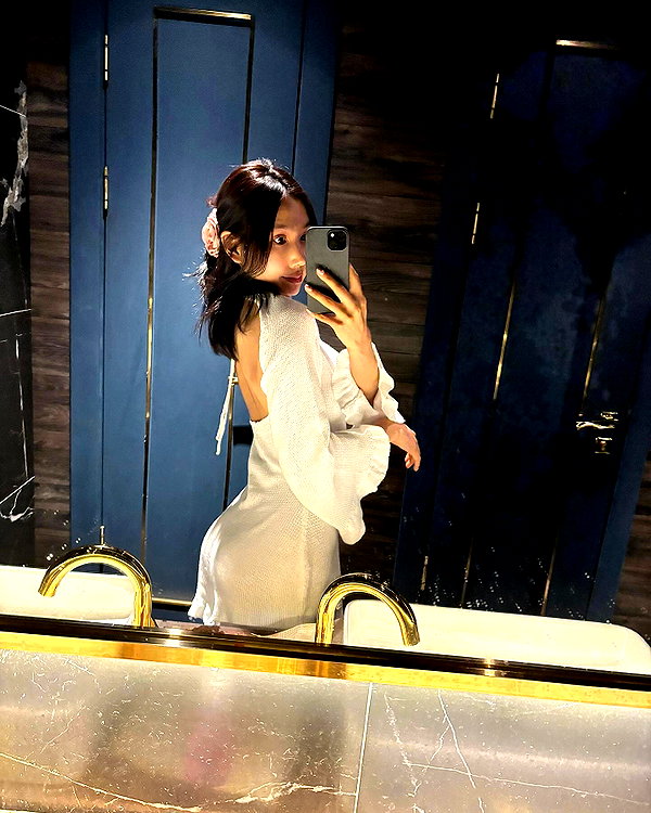 indra0102_ instagram image archive image