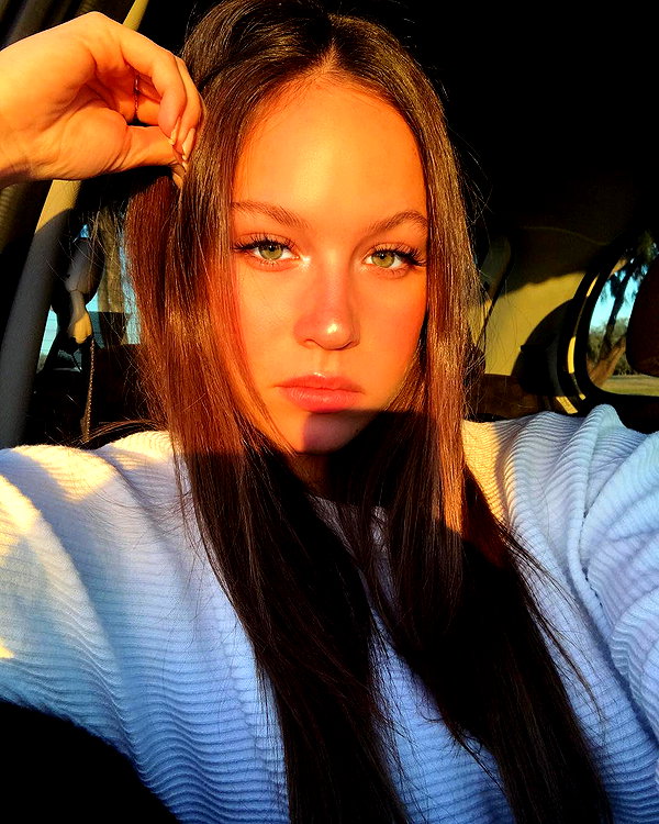 olivia.mathers instagram image archive image