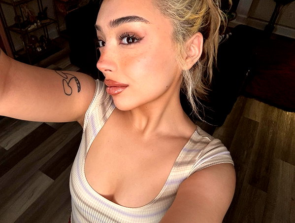 v.qx instagram image archive image