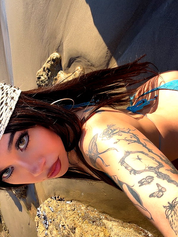 vanessa.julienne instagram image archive image