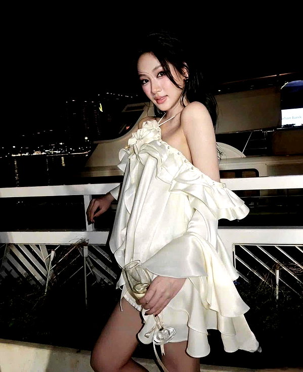 lyhythuedoxinh instagram image archive image